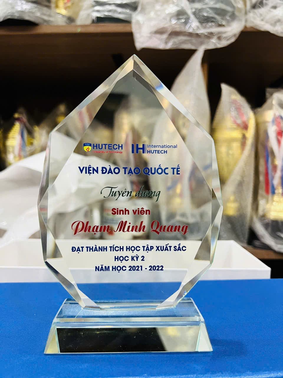 Kỷ Niệm Chương -12
