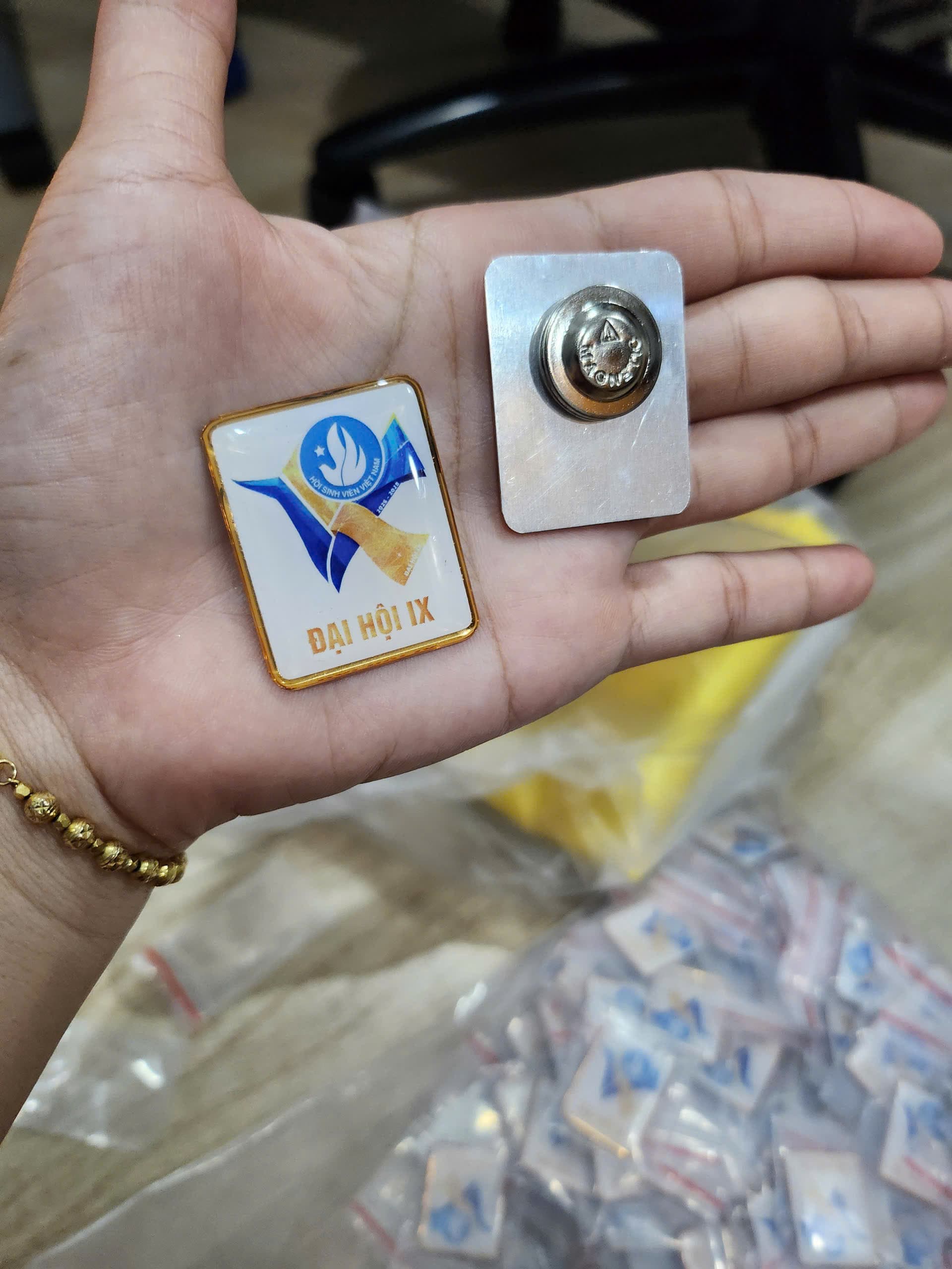 Huy hiệu inox - nam châm 2
