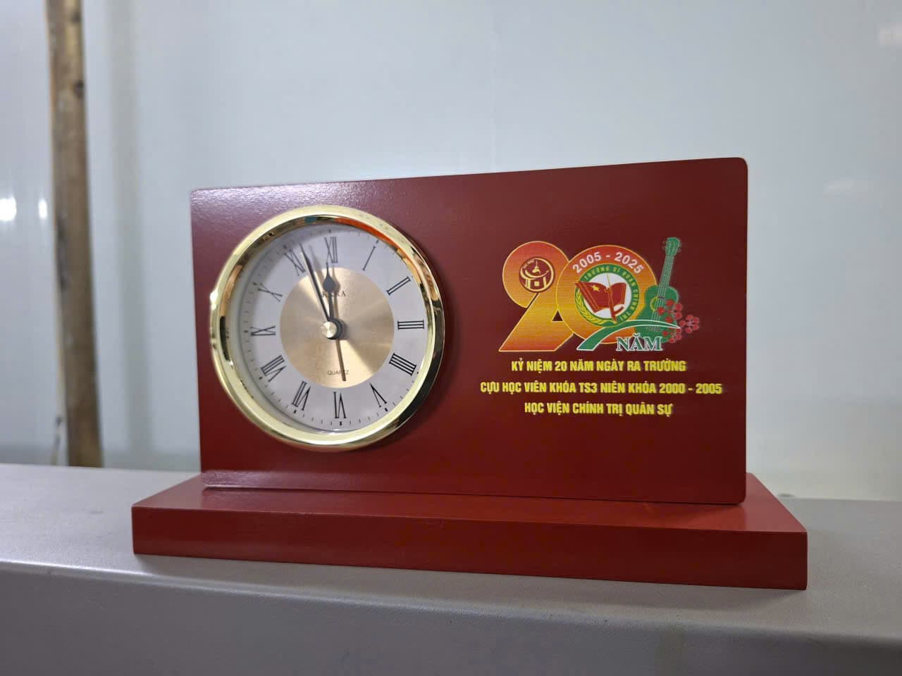 Đồng hồ gỗ  để bàn 