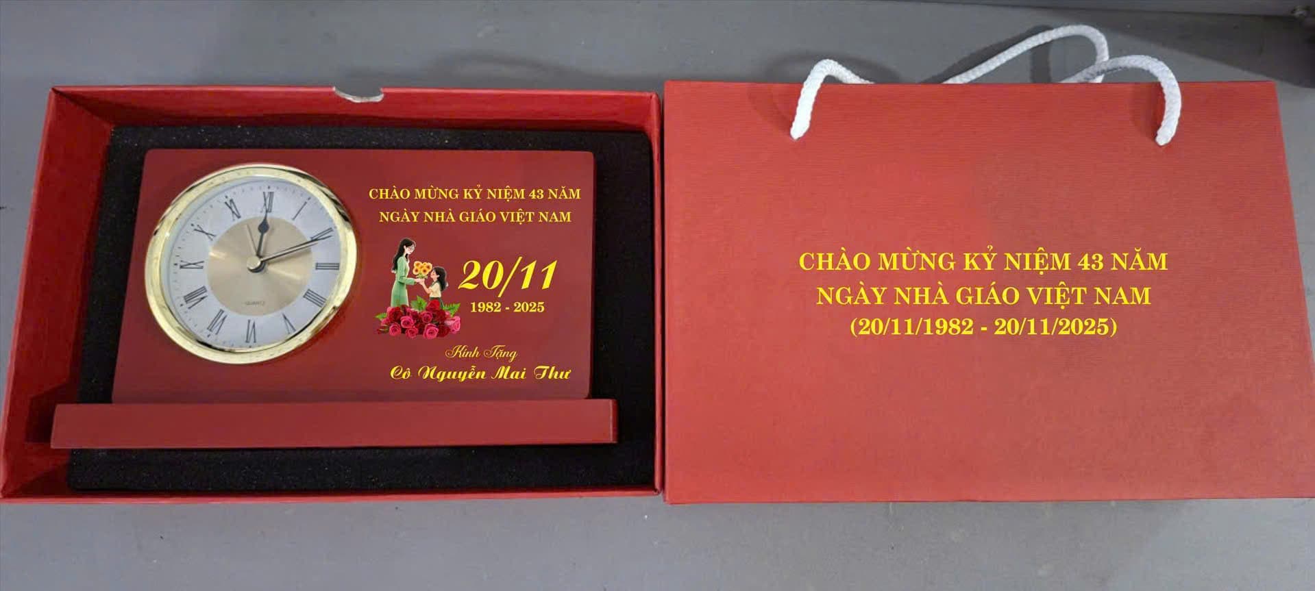 Đồng hồ gỗ  để bàn  2