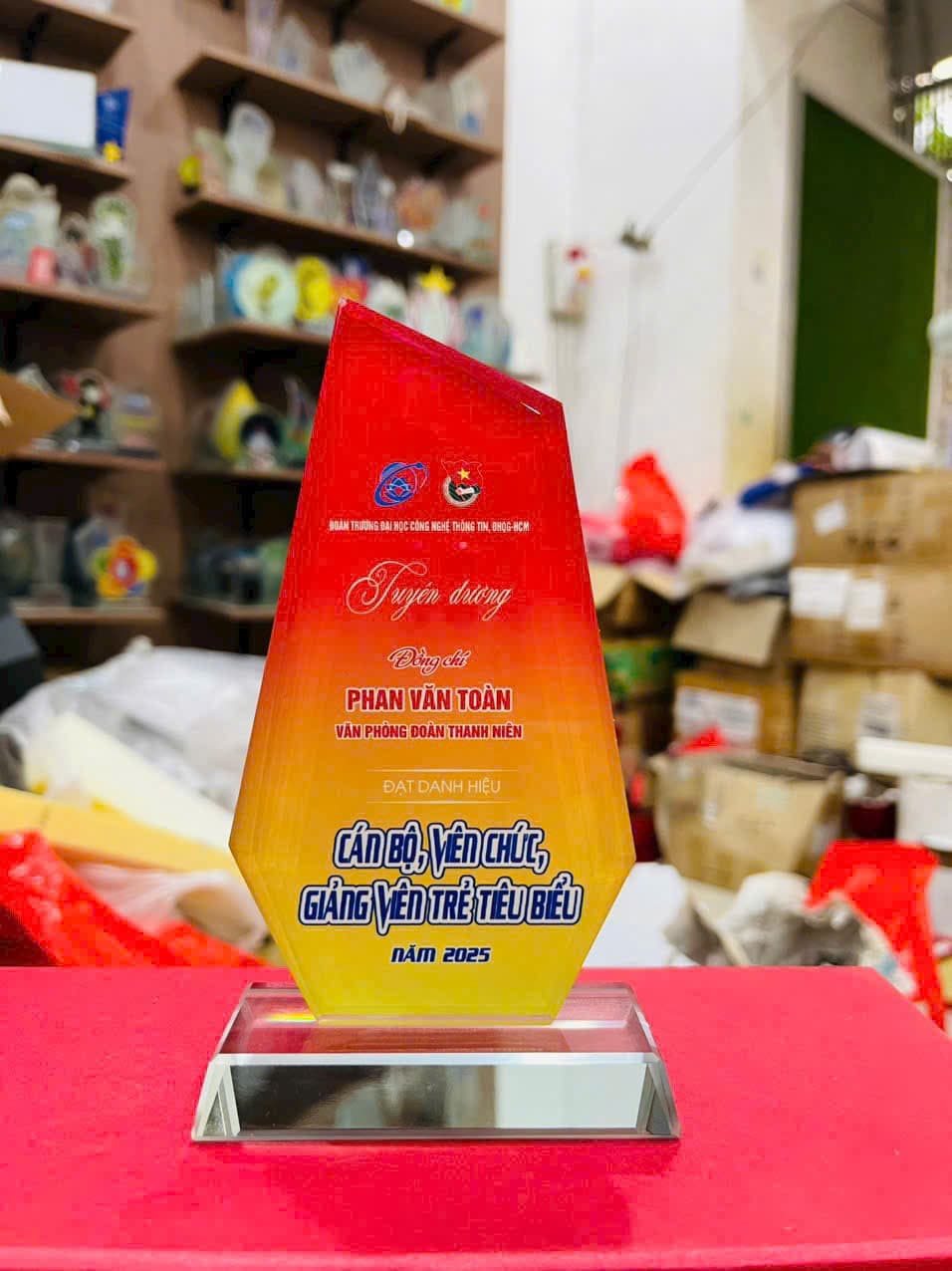 Kỷ Niệm Chương - Mẫu 35